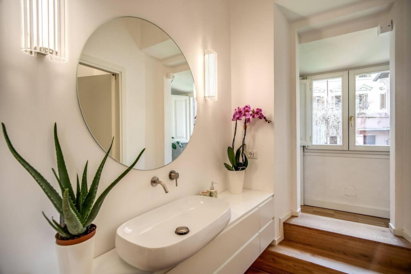 Luxury By Spanish Square * Rom