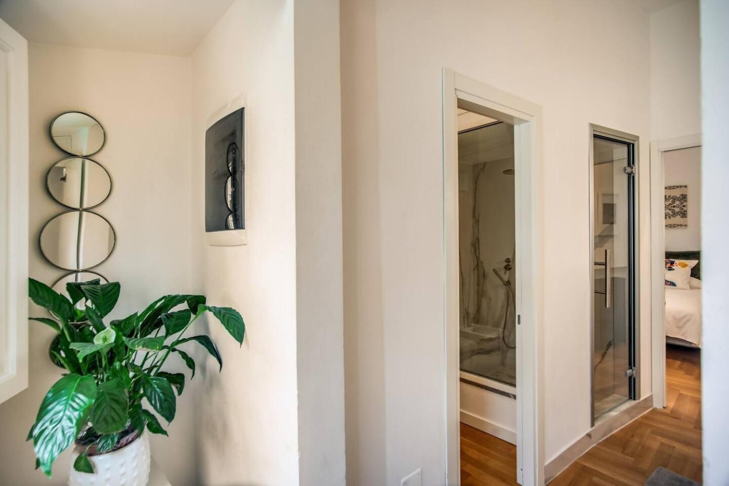 Luxury By Spanish Square Apartment Rom