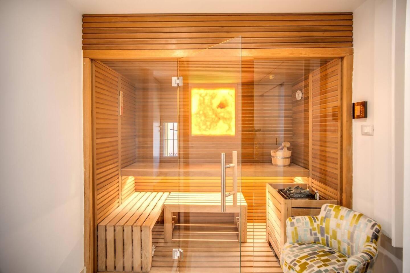 Luxury By Spanish Square Apartment Rom